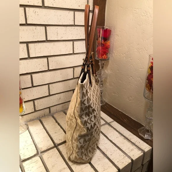 2 - Piece - Micheal Kors - Signature Jacquard North South Tote and Wallet - Picture 6 of 16